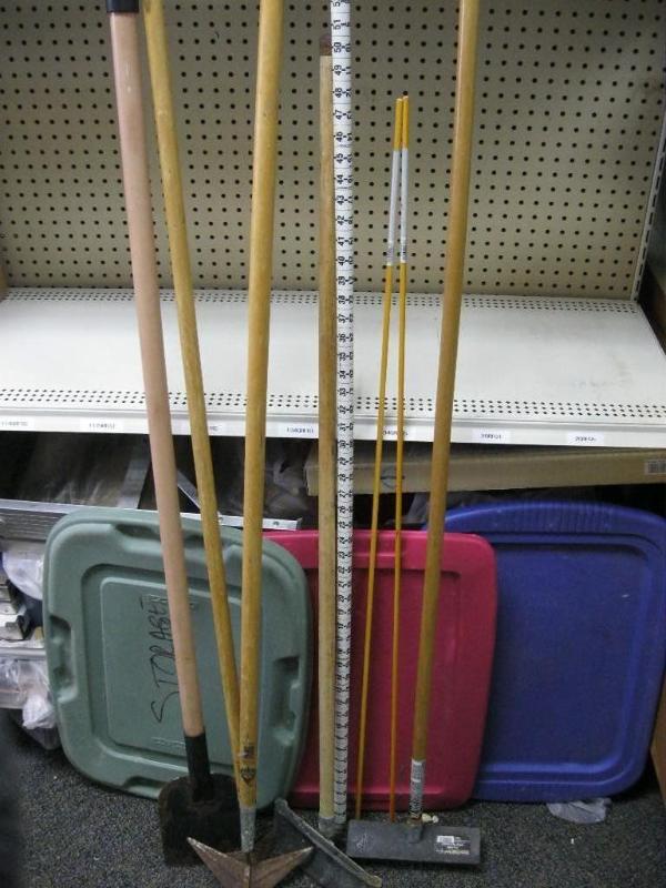lot 77 image: Lot Of Yard Items, Ice Chipper...