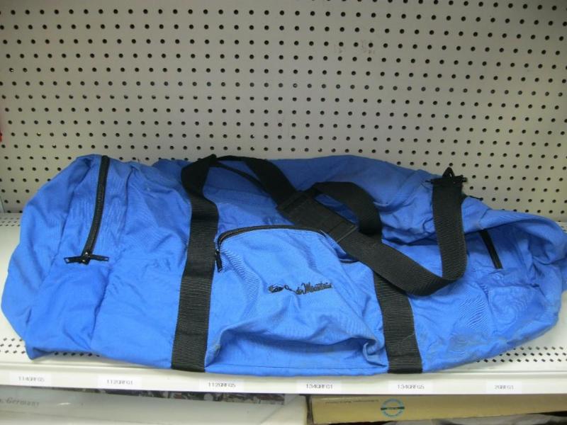 lot 95 image: Large Gander Mountain Blue Duffel B...