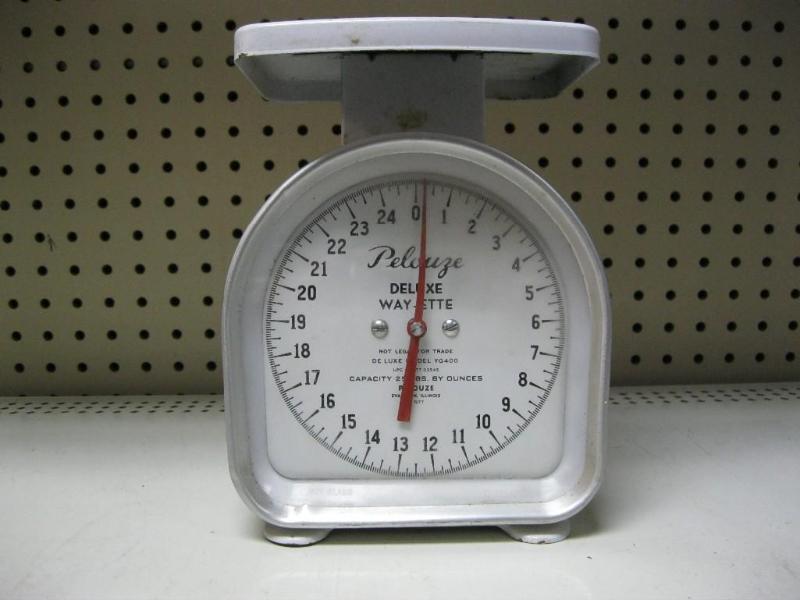lot 98 image: Vintage Pelouze Deluxe Scale...
