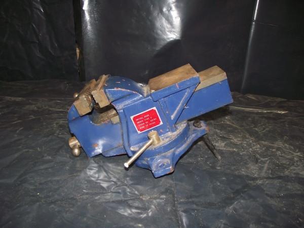 lot 101 image: Bench Vise...
