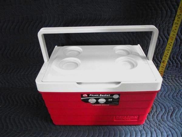lot 15 image: Igloo &quotPicnic Basket" Coo...