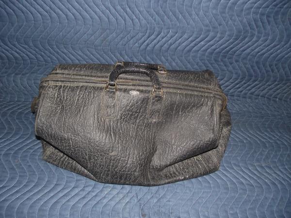 lot 20 image: Vintage Buffalo Hide Doctors Bag