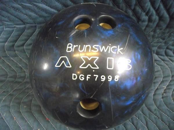 lot 21 image: Brunswick Bowling Ball   Ap...