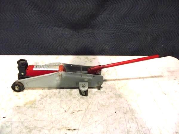 lot 63 image: Larin Floor Jack   Lifts fr...