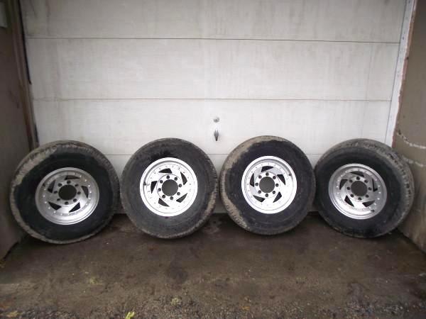 lot 72 image: 8-Bolt Rims And 26570R16 Tires