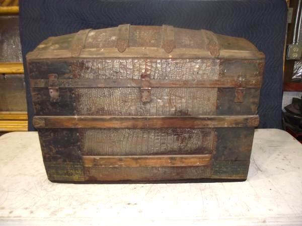 lot 90 image: Vintage Wooden Chest   Appe...