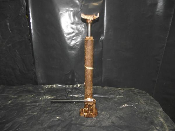 lot 98 image: Medium Size Jack   Comes wi...