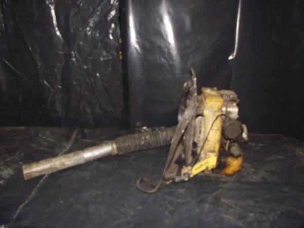 lot 99 image: John Deere Back Pack Blower