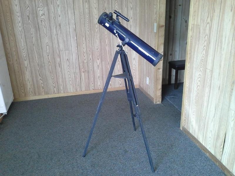 Bushnell Telescope w tripod