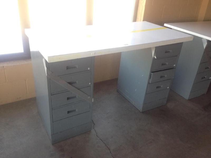 Work bench  desk with drawers on b...