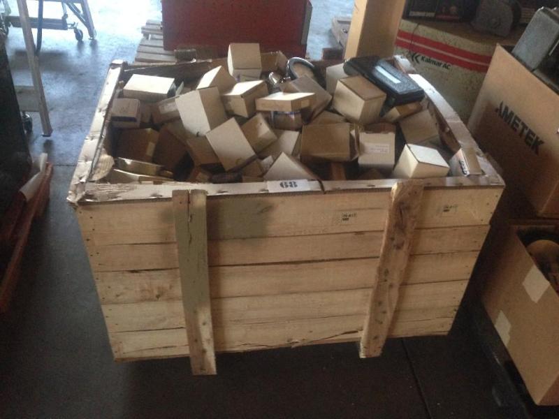 Pallet box full of misc. pressure g...
