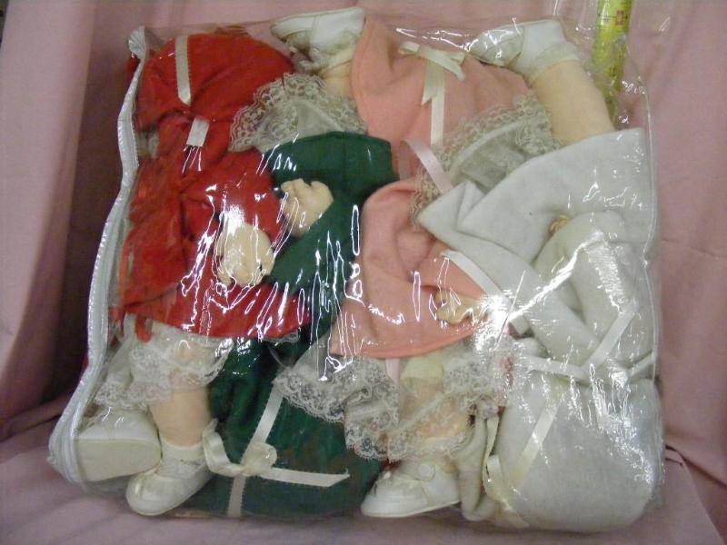 lot 122 image: Lot of 4 stuffed Dolls...