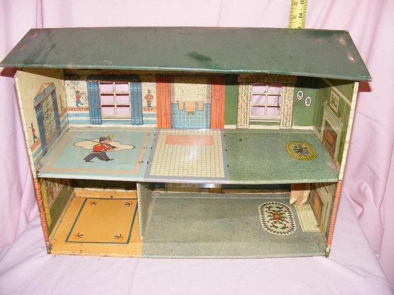 lot 13 image: Marx Tin Toy Doll House...