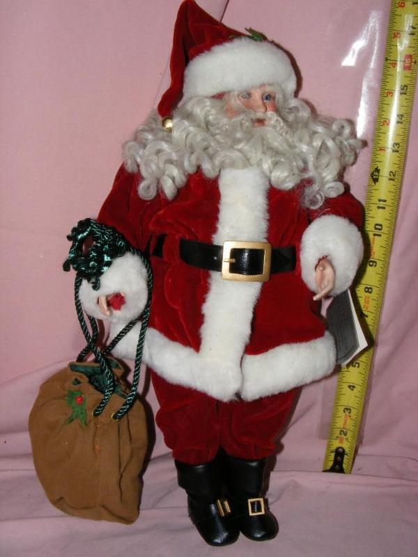 lot 141 image: The Danbury Mint Porcelain Sa...