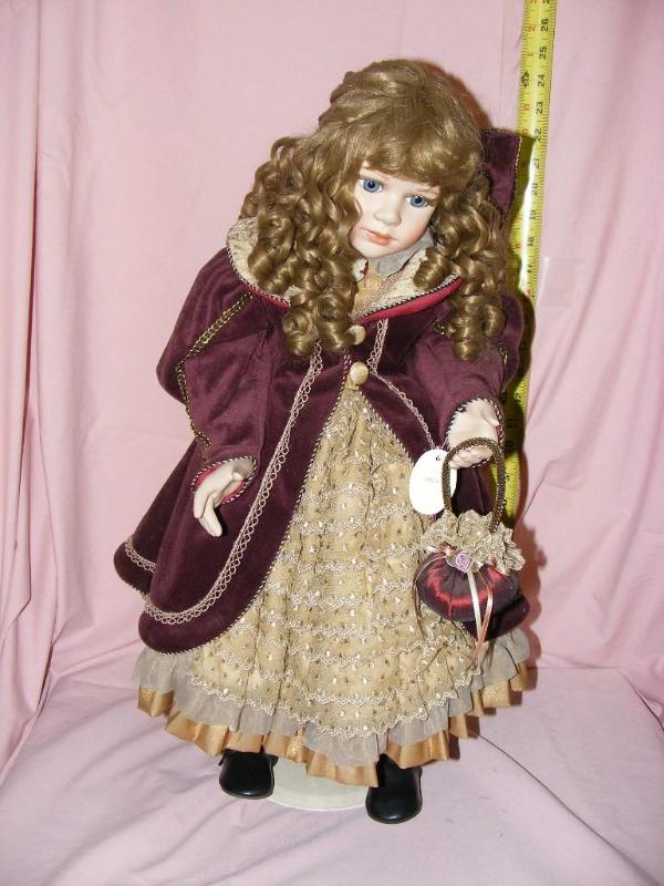 lot 2 image: Delton Fine Collectables, 13233000...