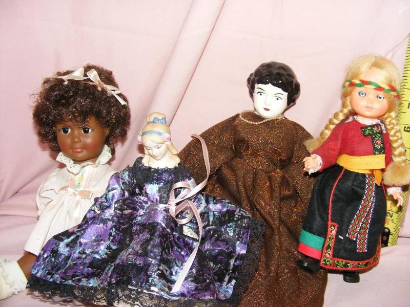 lot 224 image: Lot of Misc Dolls...