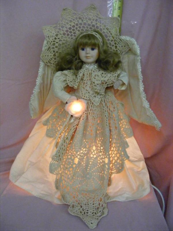 lot 24 image: Lighted Angel Tree Topper, works...