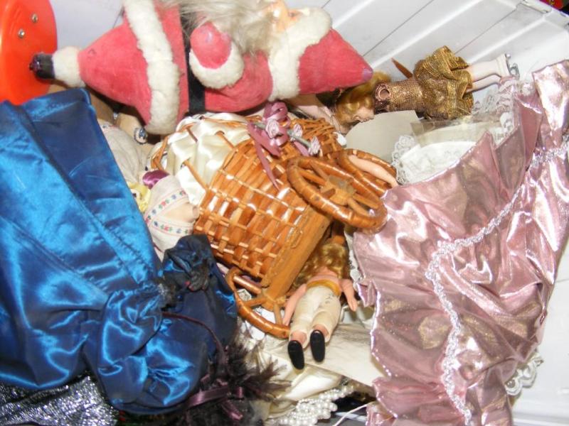 lot 241 image: Lot of Misc, tub of doll parts and ...