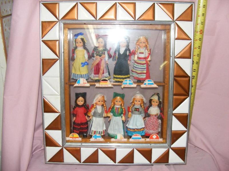 lot 252 image: Dolls of the World, in case...