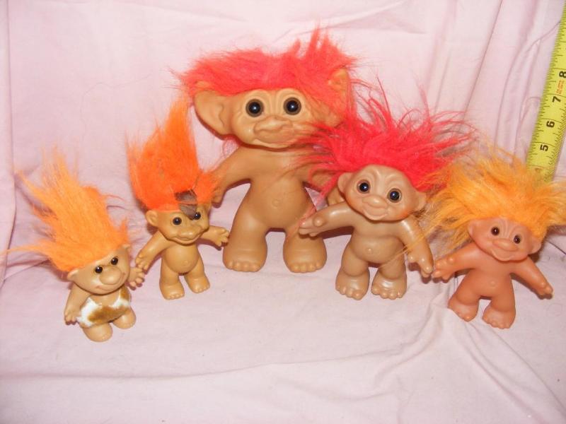 lot 264 image: Lot of 5 plastic troll dolls...
