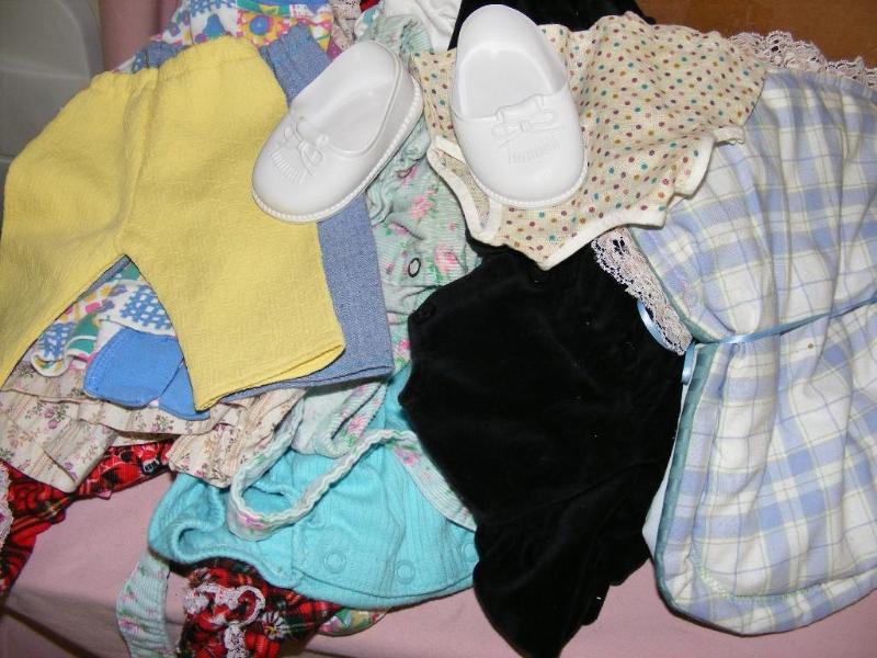 lot 268 image: Box of misc&nbspBabyDoll Clothes...