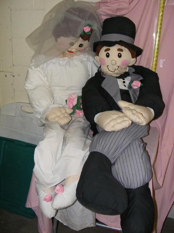 lot 270 image: Old Wedding Chapel Mascots Br...