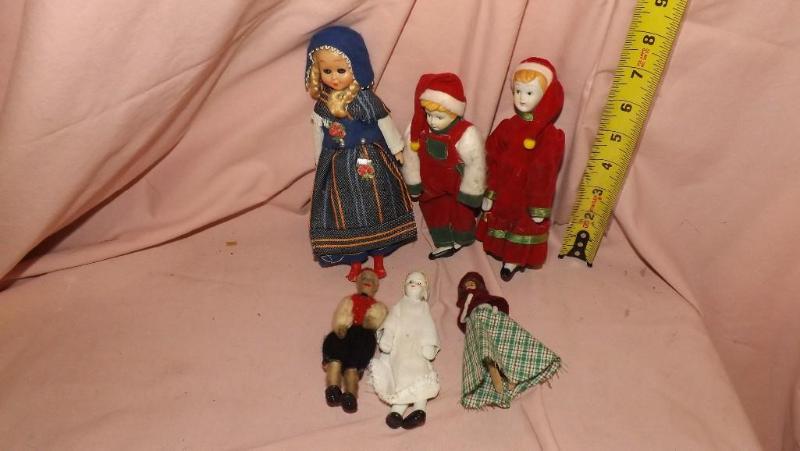 lot 274 image: Lot of 6&nbspmisc dolls, 3 tiny do...