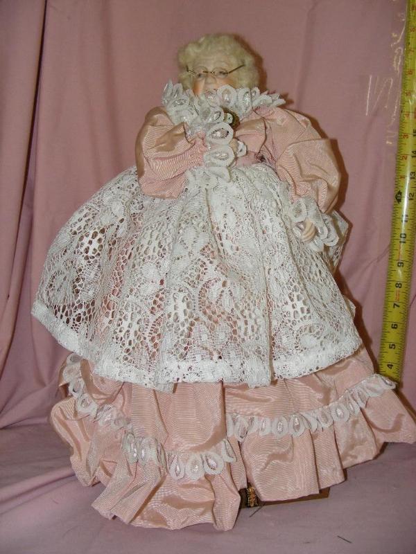 lot 48 image: Mrs Santa Clause, approx 18 tall...