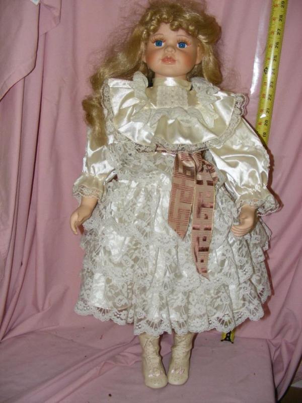 lot 89 image: The Collectors Choice, Series by Da...