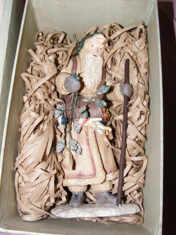 lot 9 image: Department 56 Christmas Figur...