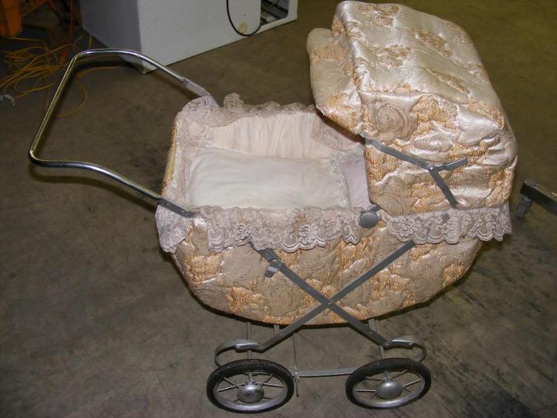 lot 90 image: Vintage Baby Buggy...