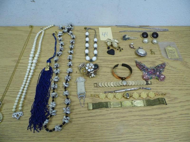 Lot of Misc Jewelry Items in Tin...