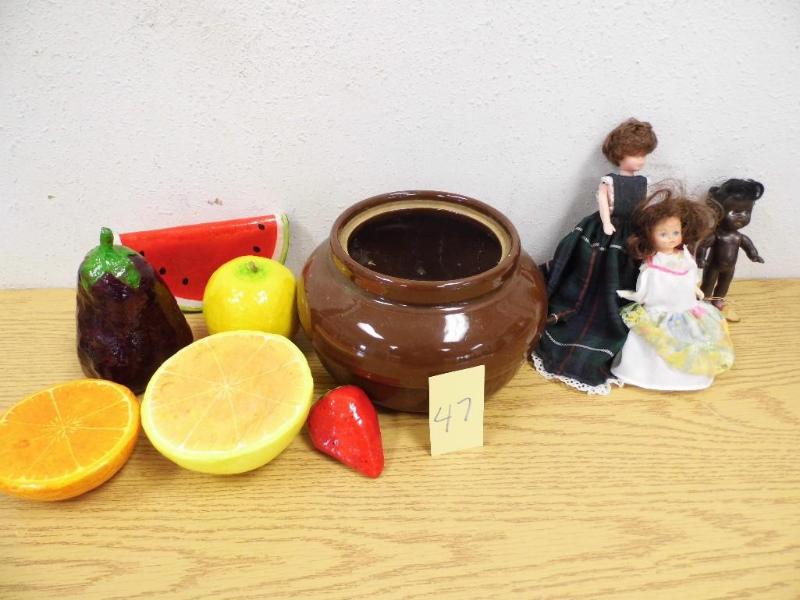 Bean Pot with no lid, Vintage Dolls...