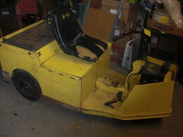 lot 1 image: Cushman Electric TUG... Model 8983...