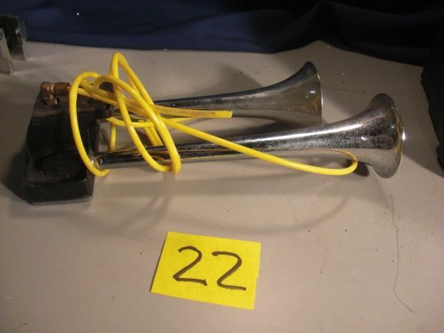 lot 22 image: HADLEY Dual Air Horn ...