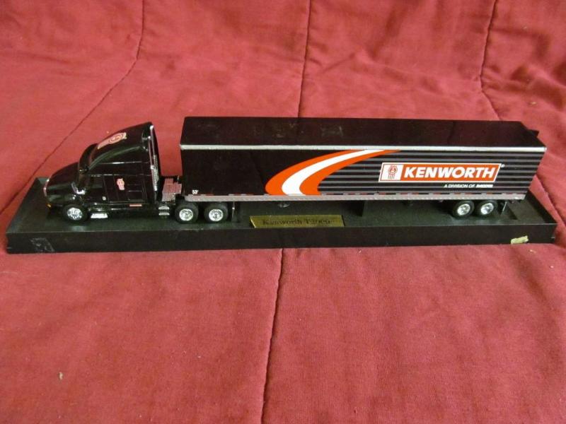 Kenworth Semi T2000&nbspon Stand 1...