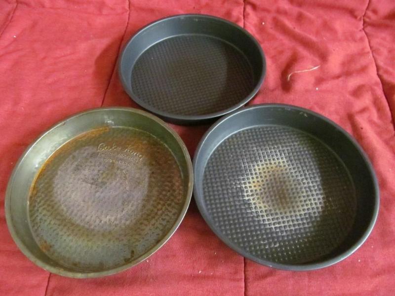 3 Round 9&quot Cake Pans...