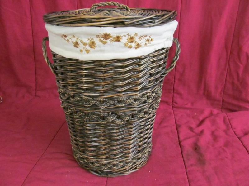 Wicker Hamper 17&quotT, 12&quot D...