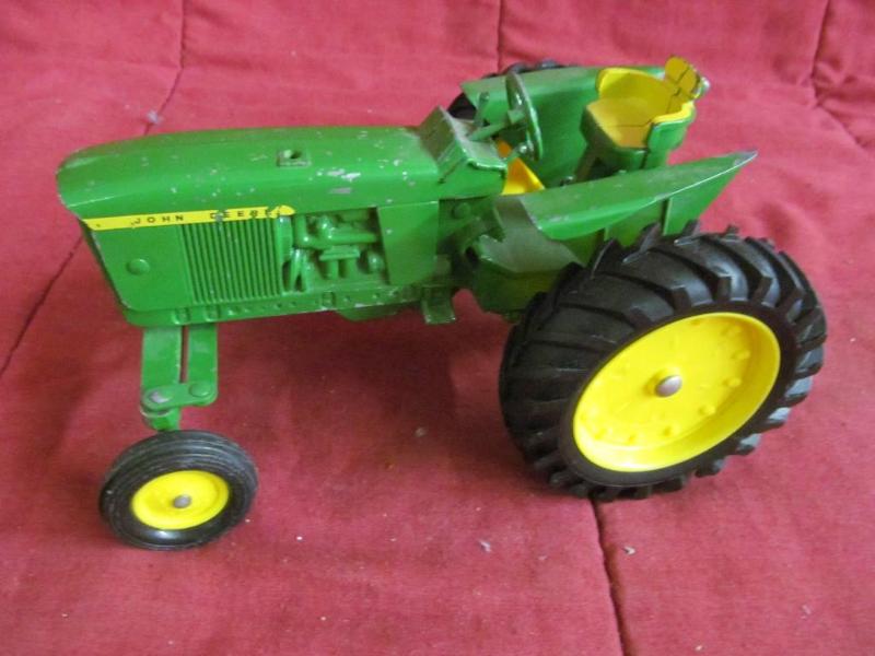 Metal John Deere 9&quot...