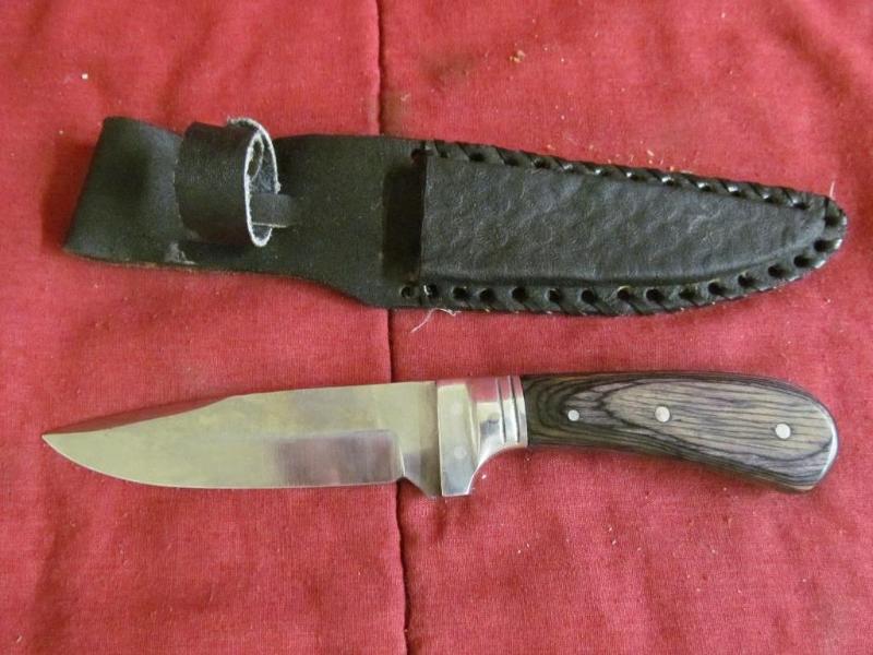 Hunting Knife in leather sheath 4 1...