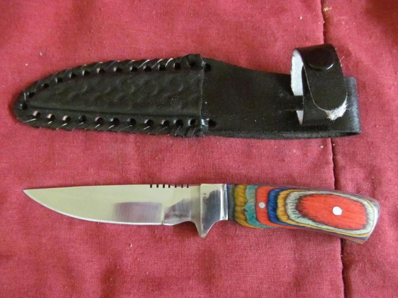 Hunting Knife in leather sheath 3 1...