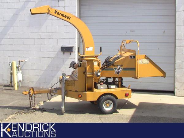 lot 1 image: Vermeer Commercial Wood and Brush Chipper Model #BC625A