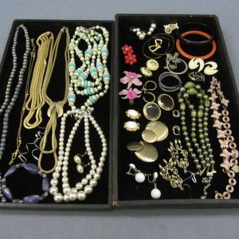 Costume jewelry, 29 pieces, necklac...