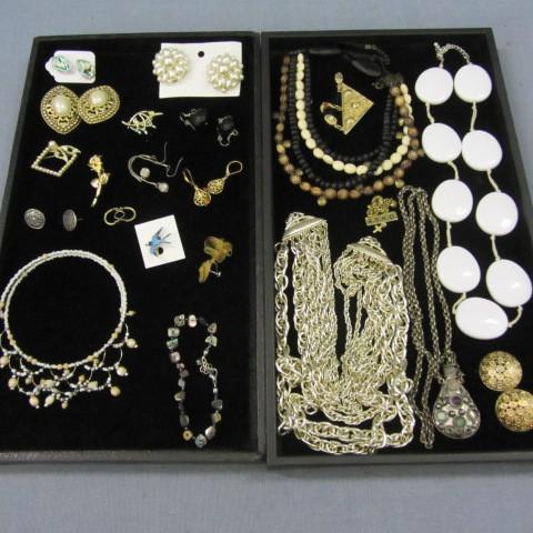 Costume jewelry, 21 pieces, necklac...