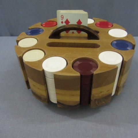 Poker chip set. 300 chips, wooden c...