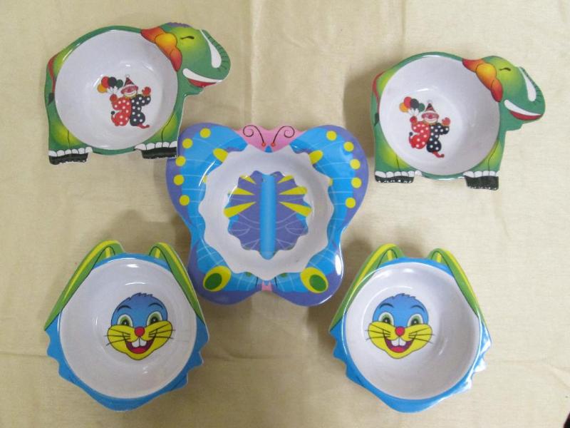 lot 121 image: Lot of five childrens plastic bowl...