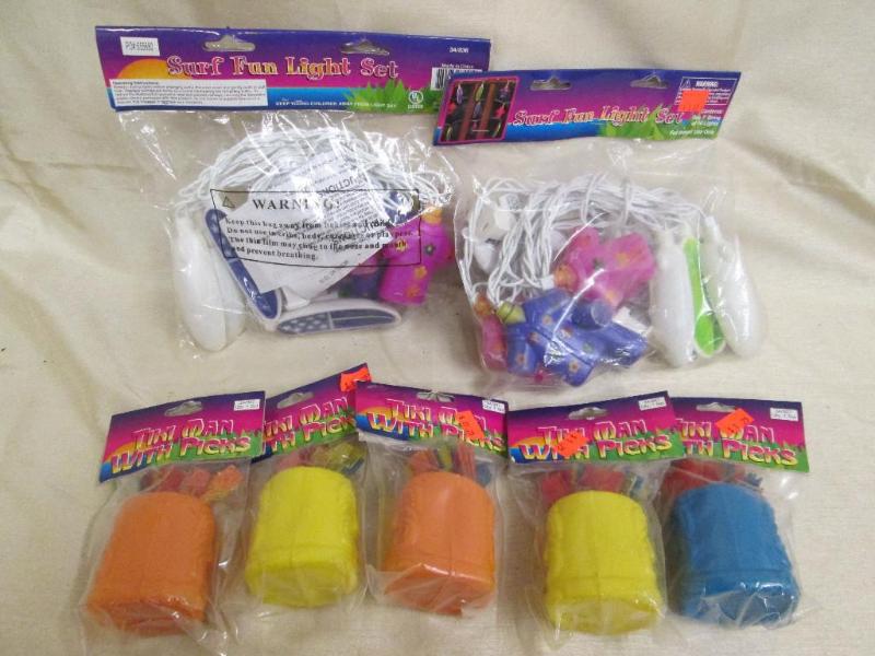 lot 177 image: Lot of summer party dcor. 2 string ...