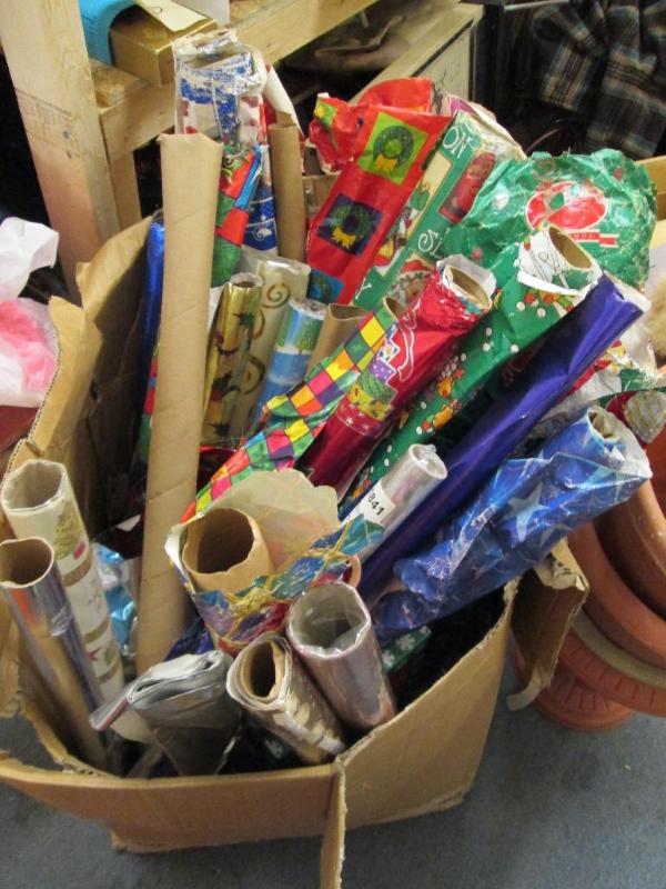 lot 184 image: Lot of assorted Christmas wrapping ...