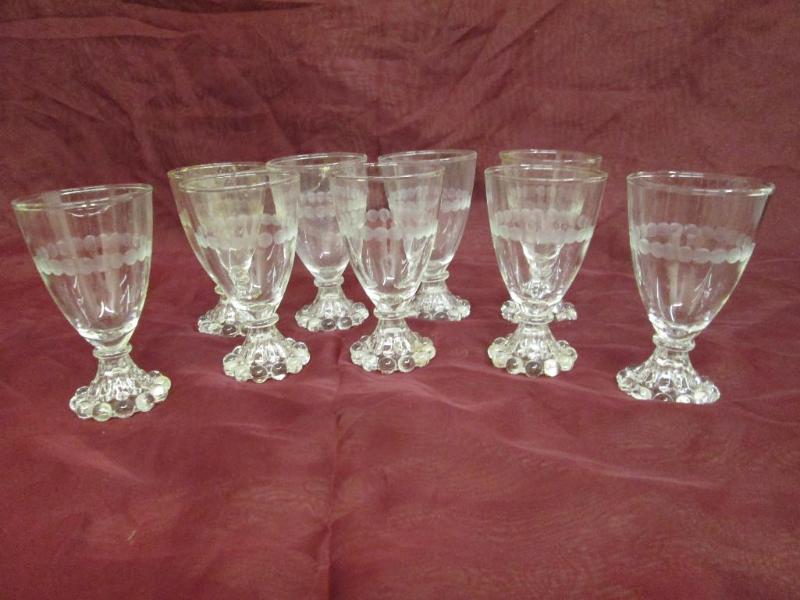 lot 187 image: Set of small vintage etched glasses...