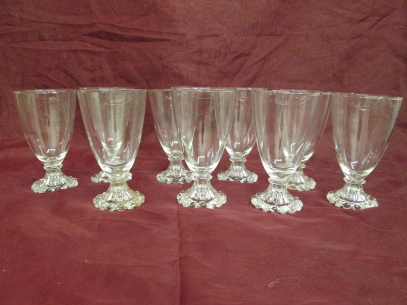 lot 188 image: Set of medium sized vintage glasses...